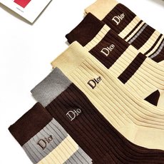 配包装 🌟【一盒3 双】 🌟 Dior 迪奥 经典字母logo纯棉 中筒袜 🌟经典配色个性时尚 🌟ins爆款!专柜在 配包装 🌟【一盒3 双】 🌟 Dior 迪奥 经典字母logo纯棉 中筒袜 🌟经典配色个性时尚 🌟ins爆款!专柜在