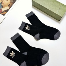 配包装 🌟【一盒2 双】 🌟Gucci 古琦 经典字母logo 纯棉中筒袜 ,ins超火爆短袜,纯棉面料,潮人必 配包装 🌟【一盒2 双】 🌟Gucci 古琦 经典字母logo 纯棉中筒袜 ,ins超火爆短袜,纯棉面料,潮人必