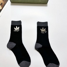 配包装 🌟【一盒2 双】 🌟Gucci 古琦 经典字母logo 纯棉中筒袜 ,ins超火爆短袜,纯棉面料,潮人必 配包装 🌟【一盒2 双】 🌟Gucci 古琦 经典字母logo 纯棉中筒袜 ,ins超火爆短袜,纯棉面料,潮人必