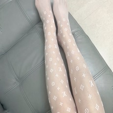 配包装 【一盒一双】🌟LV路易·威登经典植绒老化字母丝袜 🌟好看到爆炸 ,欧美大牌丝袜🔥一比一高版本制作,可以看得到的工 配包装 【一盒一双】🌟LV路易·威登经典植绒老化字母丝袜 🌟好看到爆炸 ,欧美大牌丝袜🔥一比一高版本制作,可以看得到的工