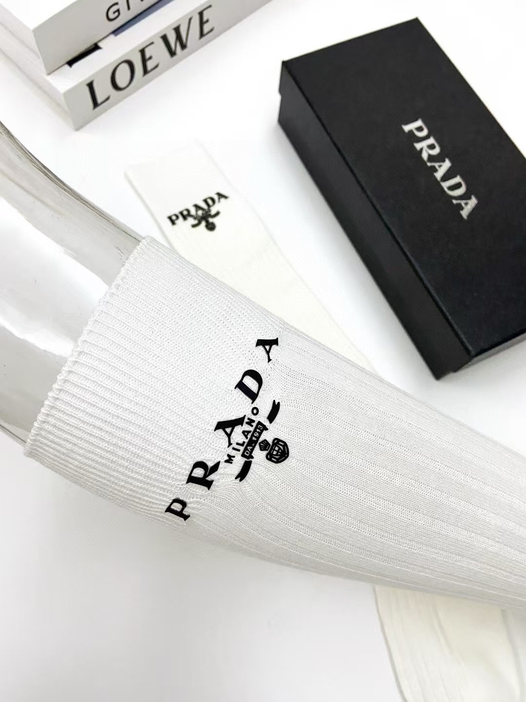 配包装 🌟【一盒一双】 🌟Prada 普拉达 经典字母logo纯棉长筒袜  小腿袜 🌟重工装饰个性时尚 🌟ins爆款！专