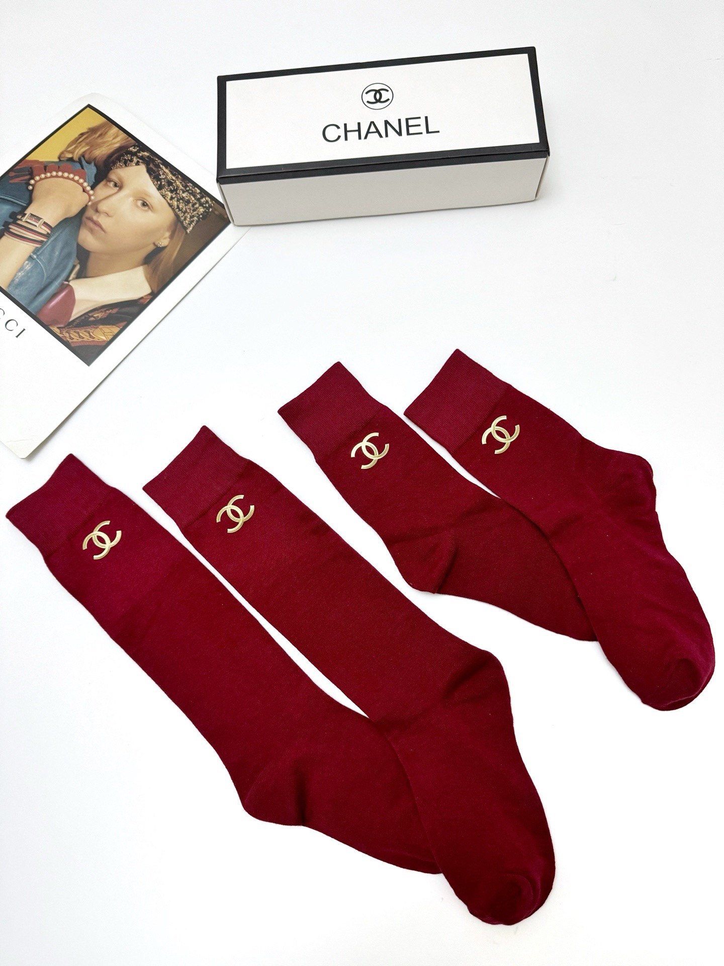 配包装 🌟【一盒2双】 🌟Chanel 香奈儿 经典字母 logo中筒袜 小腿袜 年袜 ！超级软糯亲肤！ 🌟ins爆款！
