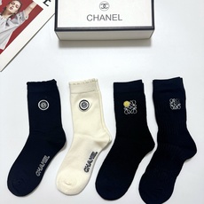 配包装 🌟【一盒4 双】 🌟Chanel 香奈儿/罗意威 经典字母logo 羊绒 中筒袜 ,ins超火爆短袜,软糯 配包装 🌟【一盒4 双】 🌟Chanel 香奈儿/罗意威 经典字母logo 羊绒 中筒袜 ,ins超火爆短袜,软糯