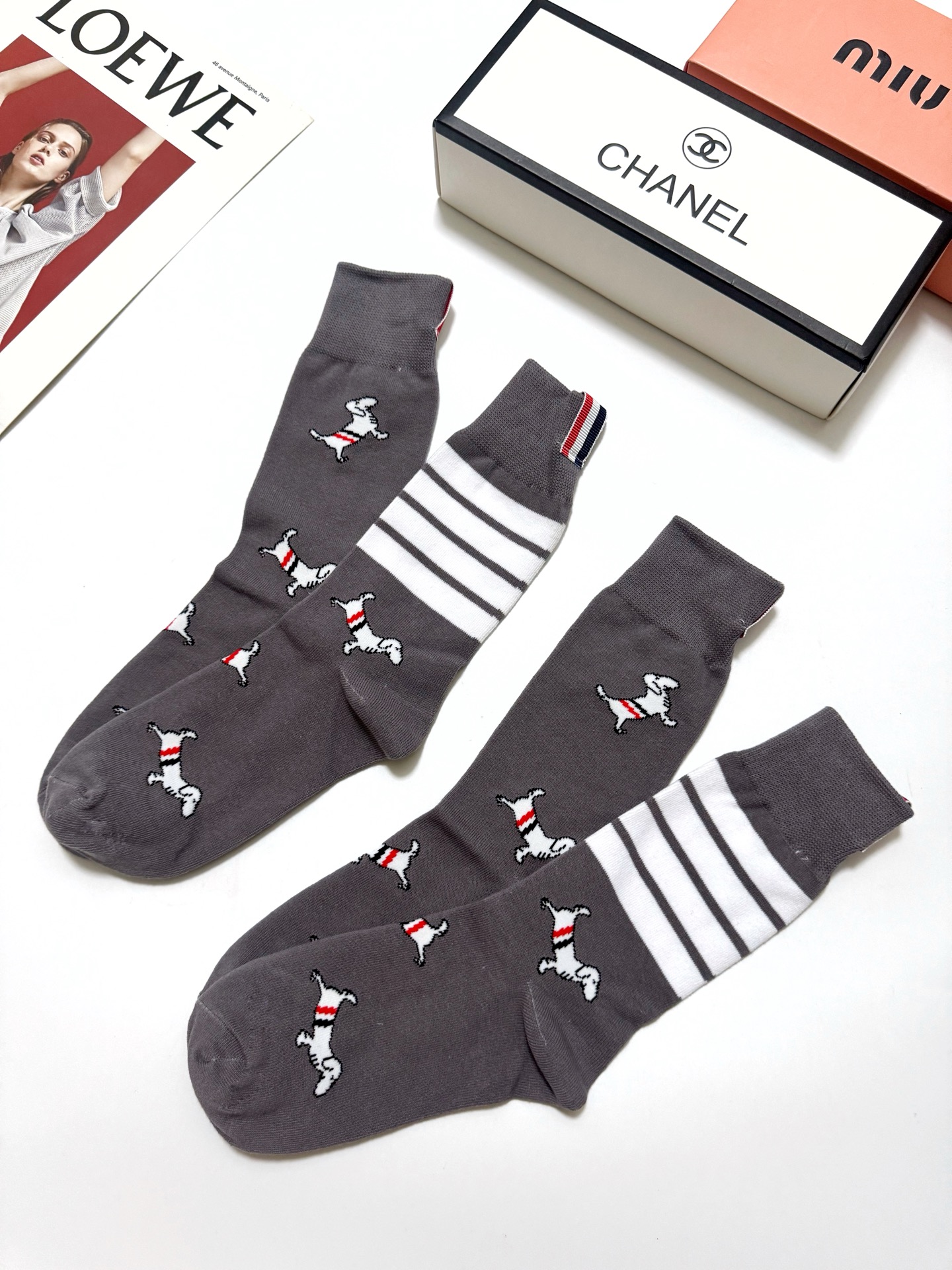 配包装 🌟【一盒2 双】  🌟Thom Browne 汤姆·布朗 经典腊肠犬logo 纯棉中筒袜 ，纯棉面料，潮人必备 