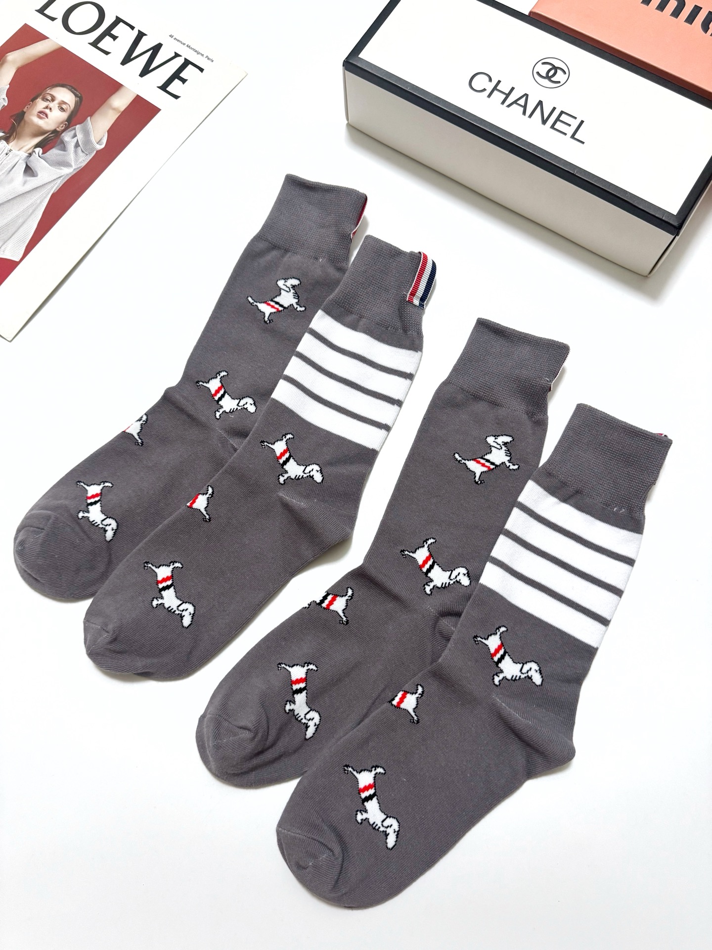 配包装 🌟【一盒2 双】  🌟Thom Browne 汤姆·布朗 经典腊肠犬logo 纯棉中筒袜 ，纯棉面料，潮人必备 