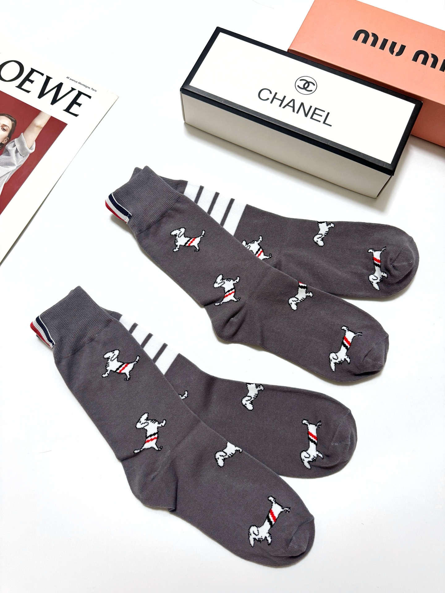配包装 🌟【一盒2 双】  🌟Thom Browne 汤姆·布朗 经典腊肠犬logo 纯棉中筒袜 ，纯棉面料，潮人必备 