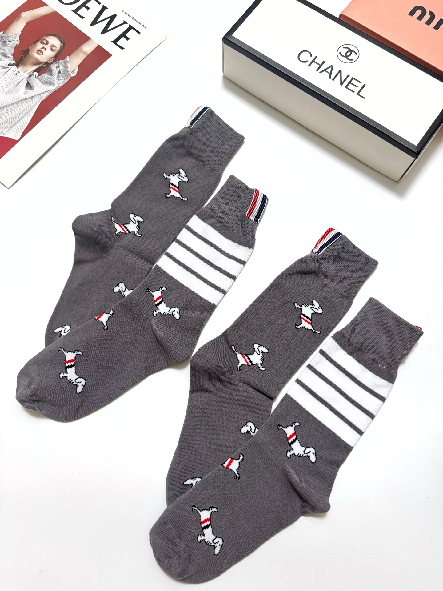 配包装 🌟【一盒2 双】  🌟Thom Browne 汤姆·布朗 经典腊肠犬logo 纯棉中筒袜 ，纯棉面料，潮人必备 