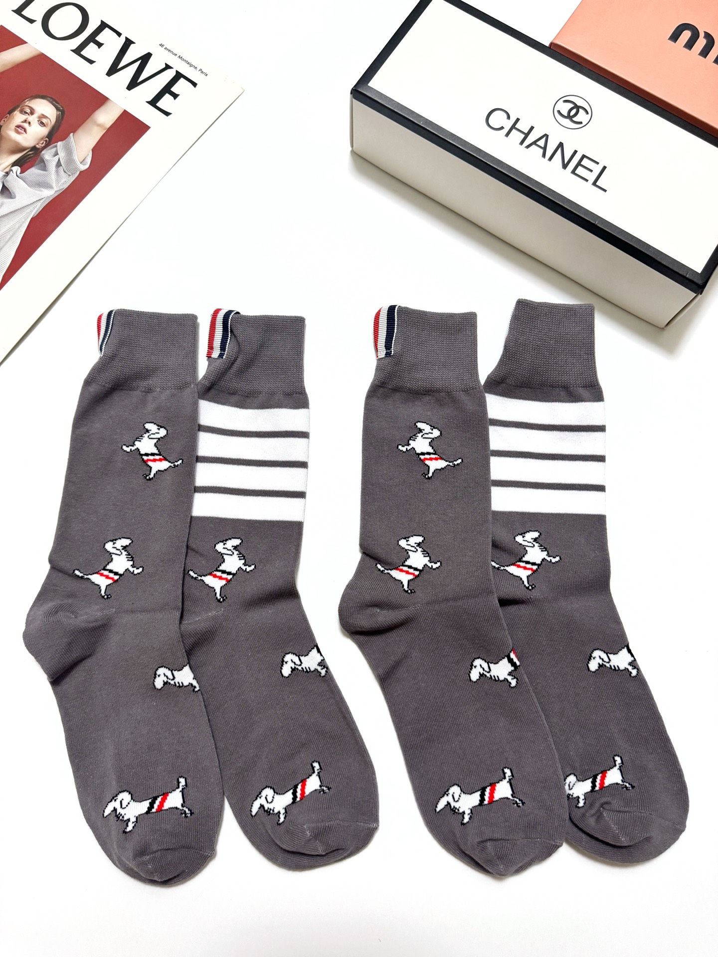 配包装 🌟【一盒2 双】  🌟Thom Browne 汤姆·布朗 经典腊肠犬logo 纯棉中筒袜 ，纯棉面料，潮人必备 