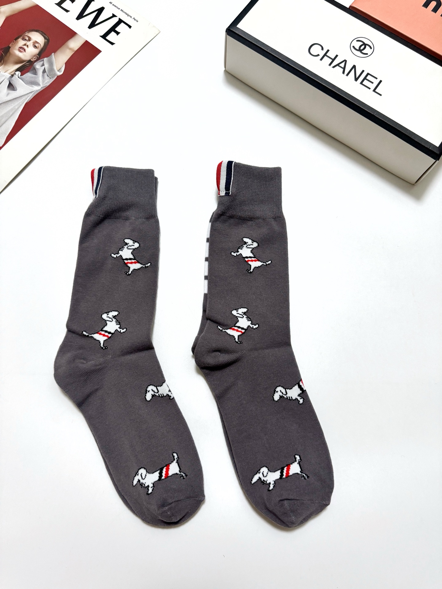配包装 🌟【一盒2 双】  🌟Thom Browne 汤姆·布朗 经典腊肠犬logo 纯棉中筒袜 ，纯棉面料，潮人必备 