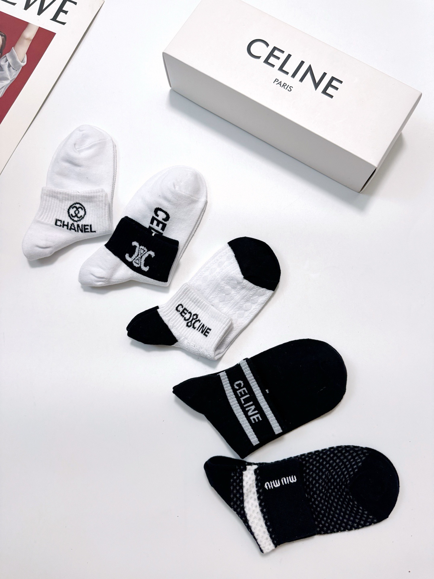 配包装 🌟【一盒5 双】  🌟欧美大牌 经典字母logo 纯棉短袜   ，ins超火爆款 ，纯棉面料，潮人必备 ，经典配