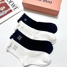 配包装 🌟【一盒4双】 🌟Chanel 香奈儿 /miumiu 缪缪 经典字母logo 木耳边纯棉中筒袜 经典纯色 🌟i 配包装 🌟【一盒4双】 🌟Chanel 香奈儿 /miumiu 缪缪 经典字母logo 木耳边纯棉中筒袜 经典纯色 🌟i