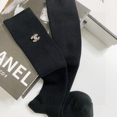 配包装 🌟【一盒一双】 🌟 Chanel 香奈儿 爆款经典字母 logo 长筒袜 小腿袜🔥双针针织材质,超完美结合,款式 配包装 🌟【一盒一双】 🌟 Chanel 香奈儿 爆款经典字母 logo 长筒袜 小腿袜🔥双针针织材质,超完美结合,款式