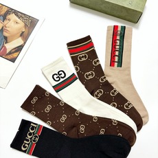 配包装 🌟【一盒5 双】 🌟Gucci 古琦 经典字母logo 纯棉中筒袜 ,ins超火爆配色 ,纯棉面料,潮人必 配包装 🌟【一盒5 双】 🌟Gucci 古琦 经典字母logo 纯棉中筒袜 ,ins超火爆配色 ,纯棉面料,潮人必