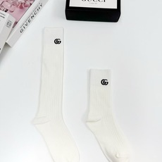 配包装 🌟【一盒2双】 🌟Gucci 古琦 经典字母logo ins超火爆小腿袜中筒袜,纯棉面料,潮人必备 ,经典个性 配包装 🌟【一盒2双】 🌟Gucci 古琦 经典字母logo ins超火爆小腿袜中筒袜,纯棉面料,潮人必备 ,经典个性