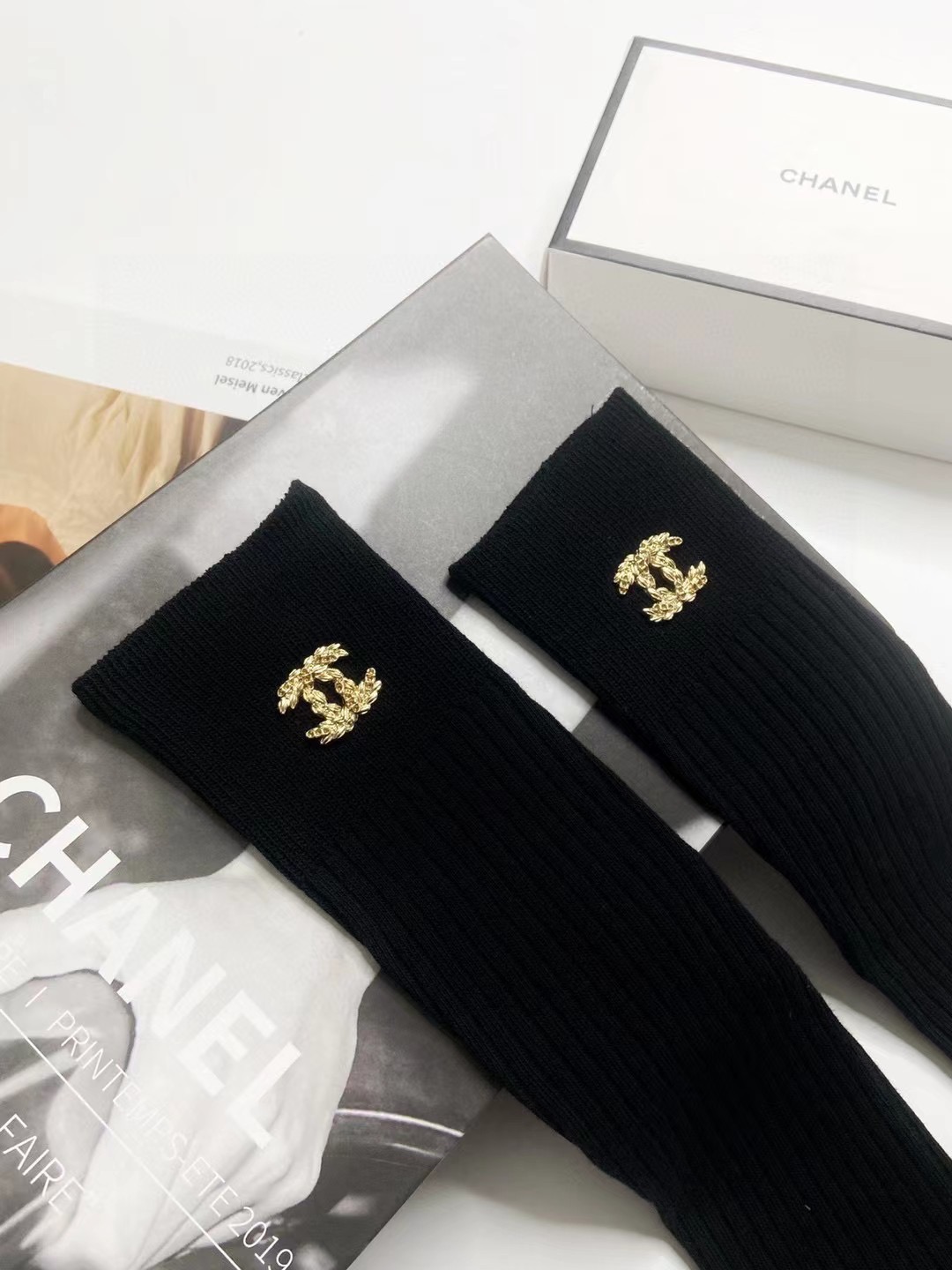配包装 🌟【一盒一双】 🌟Chanel 香奈儿 经典双C字母logo纯棉长筒袜  小腿袜 🌟ins爆款！专柜在售ing 