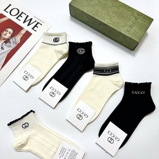 配包装 🌟【一盒5 双】 🌟Gucci 古琦 经典字母logo 双G 短袜 ,ins超火爆短袜,纯棉面料,潮人必备 配包装 🌟【一盒5 双】 🌟Gucci 古琦 经典字母logo 双G 短袜 ,ins超火爆短袜,纯棉面料,潮人必备