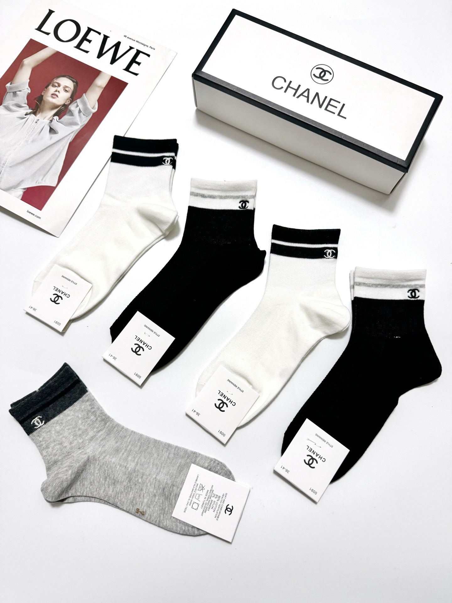 配包装 🌟【一盒5 双】  🌟Chanel 香奈儿 经典刺绣字母logo 纯棉 中筒袜   ，软糯亲肤，ins超火爆配色