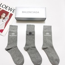 配包装 🌟【一盒3双】 🌟balenciaga 巴黎世家 经典字母logo 纯棉 中筒袜 ,软糯亲肤,ins超火爆 配包装 🌟【一盒3双】 🌟balenciaga 巴黎世家 经典字母logo 纯棉 中筒袜 ,软糯亲肤,ins超火爆
