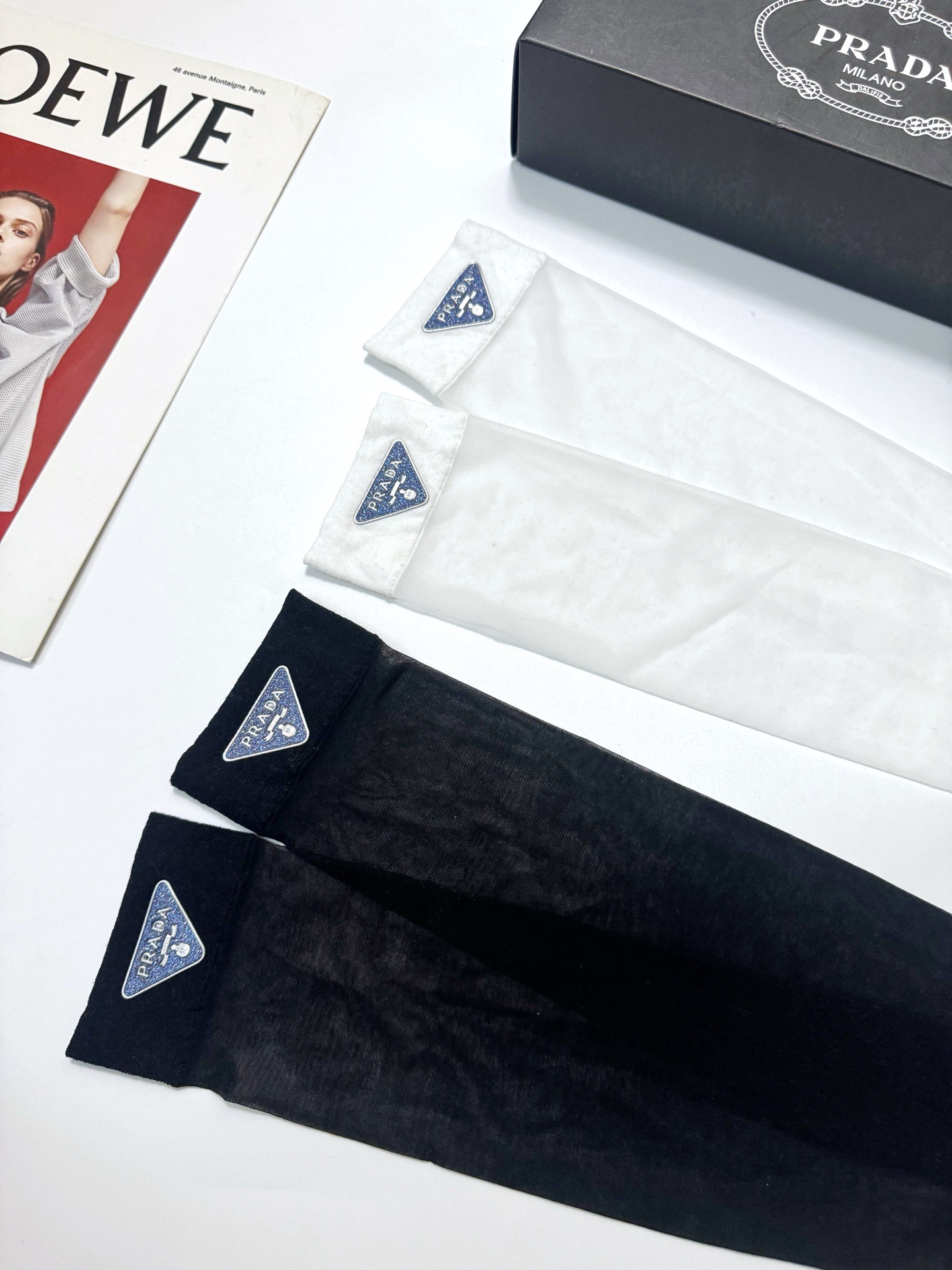 配包装 🌟【一盒2 双】 🌟Prada 普拉达 经典字母logo中筒丝袜 小腿袜  🌟ins爆款！专柜在售ing 🌟好看