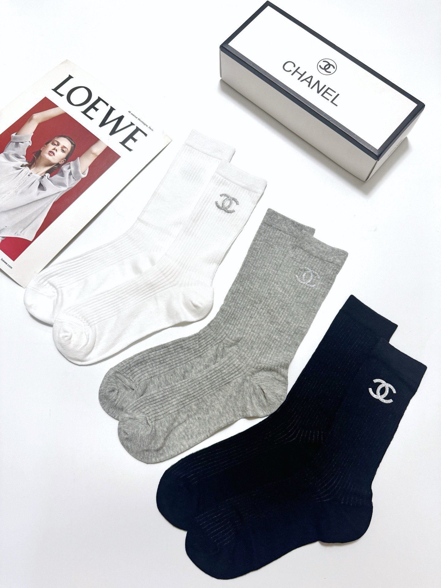 配包装 🌟【一盒3双】 🌟Chanel 香奈儿 经典字母logo 透气纯棉薄款中筒袜  ，重工配饰，ins超火爆红人同款