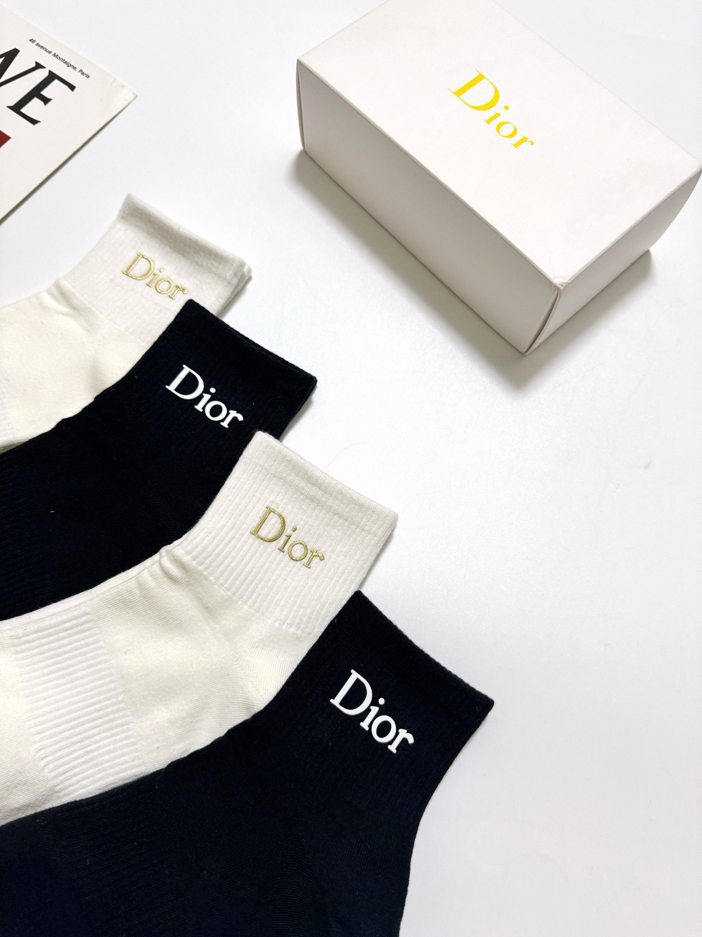 配包装 🌟【一盒4双】 🌟Dior 迪奥 经典字母logo 纯棉短筒袜 经典纯色短袜 🌟ins爆款！专柜在售ing 🌟原