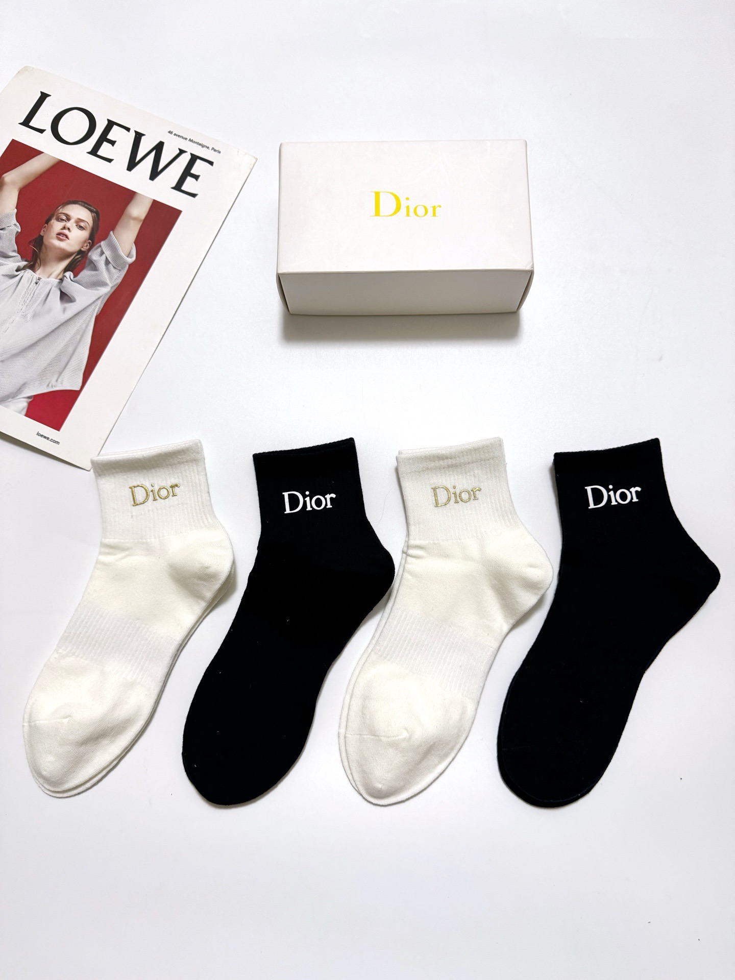 配包装 🌟【一盒4双】 🌟Dior 迪奥 经典字母logo 纯棉短筒袜 经典纯色短袜 🌟ins爆款！专柜在售ing 🌟原