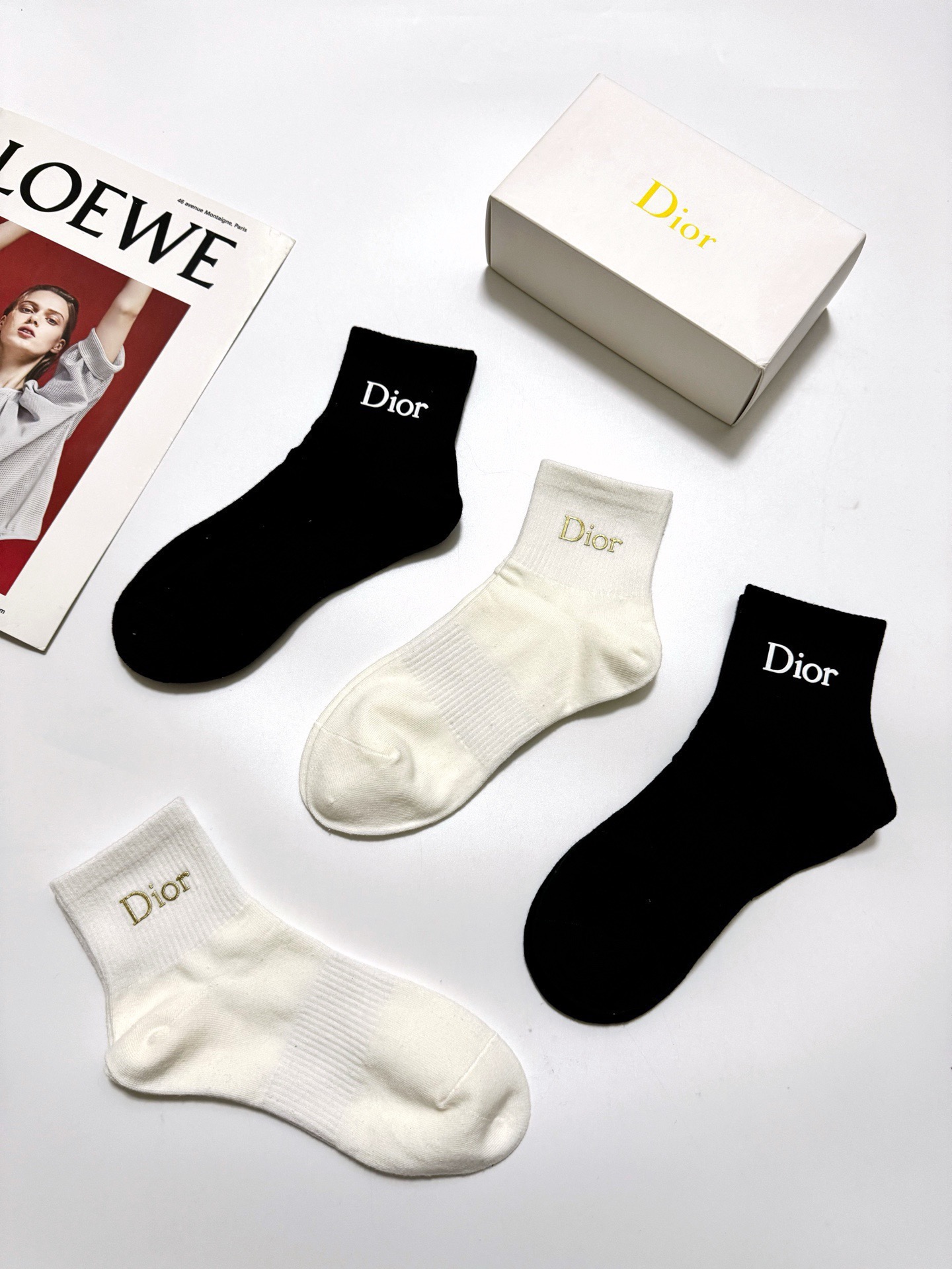 配包装 🌟【一盒4双】 🌟Dior 迪奥 经典字母logo 纯棉短筒袜 经典纯色短袜 🌟ins爆款！专柜在售ing 🌟原