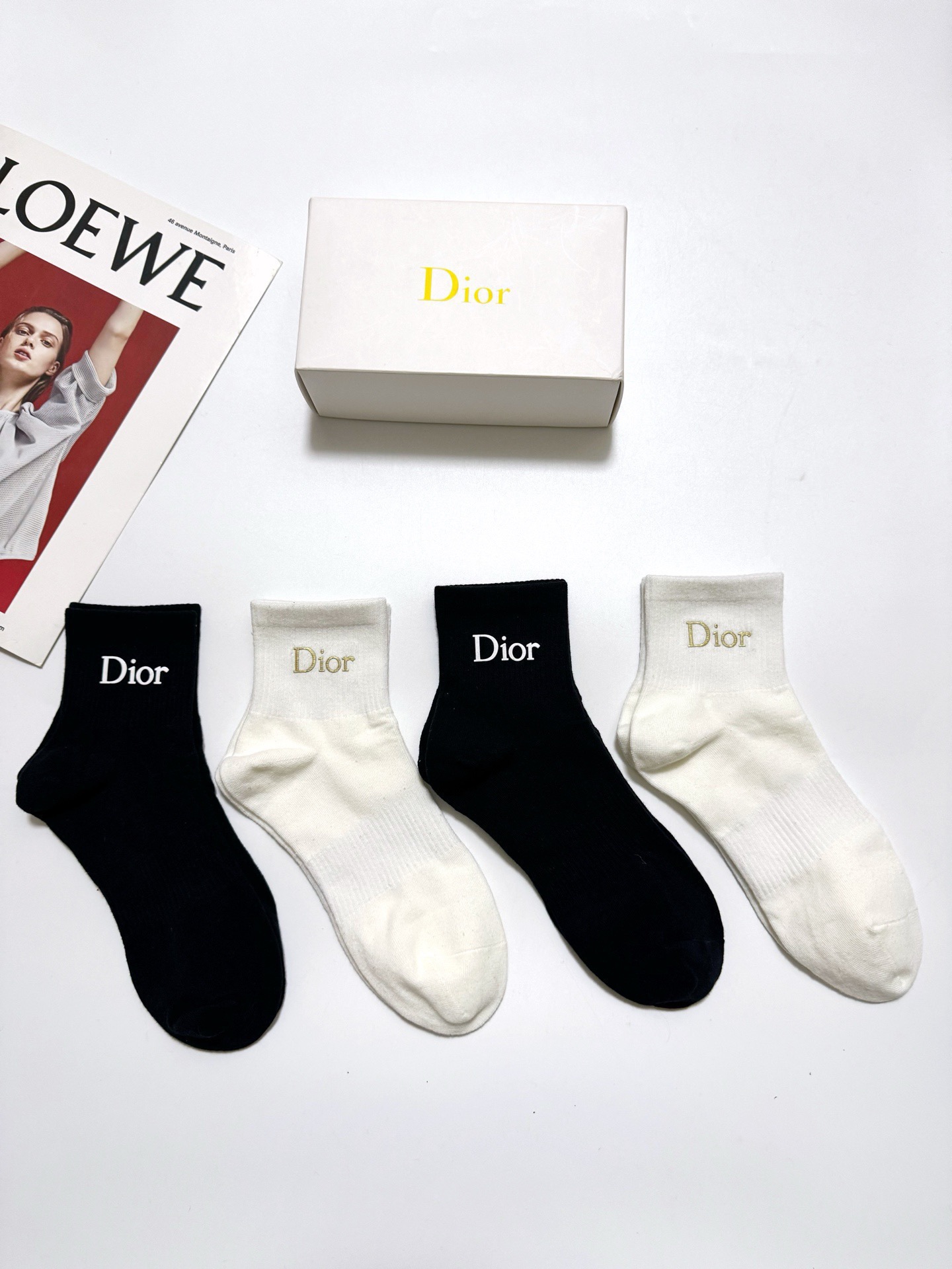 配包装 🌟【一盒4双】 🌟Dior 迪奥 经典字母logo 纯棉短筒袜 经典纯色短袜 🌟ins爆款！专柜在售ing 🌟原