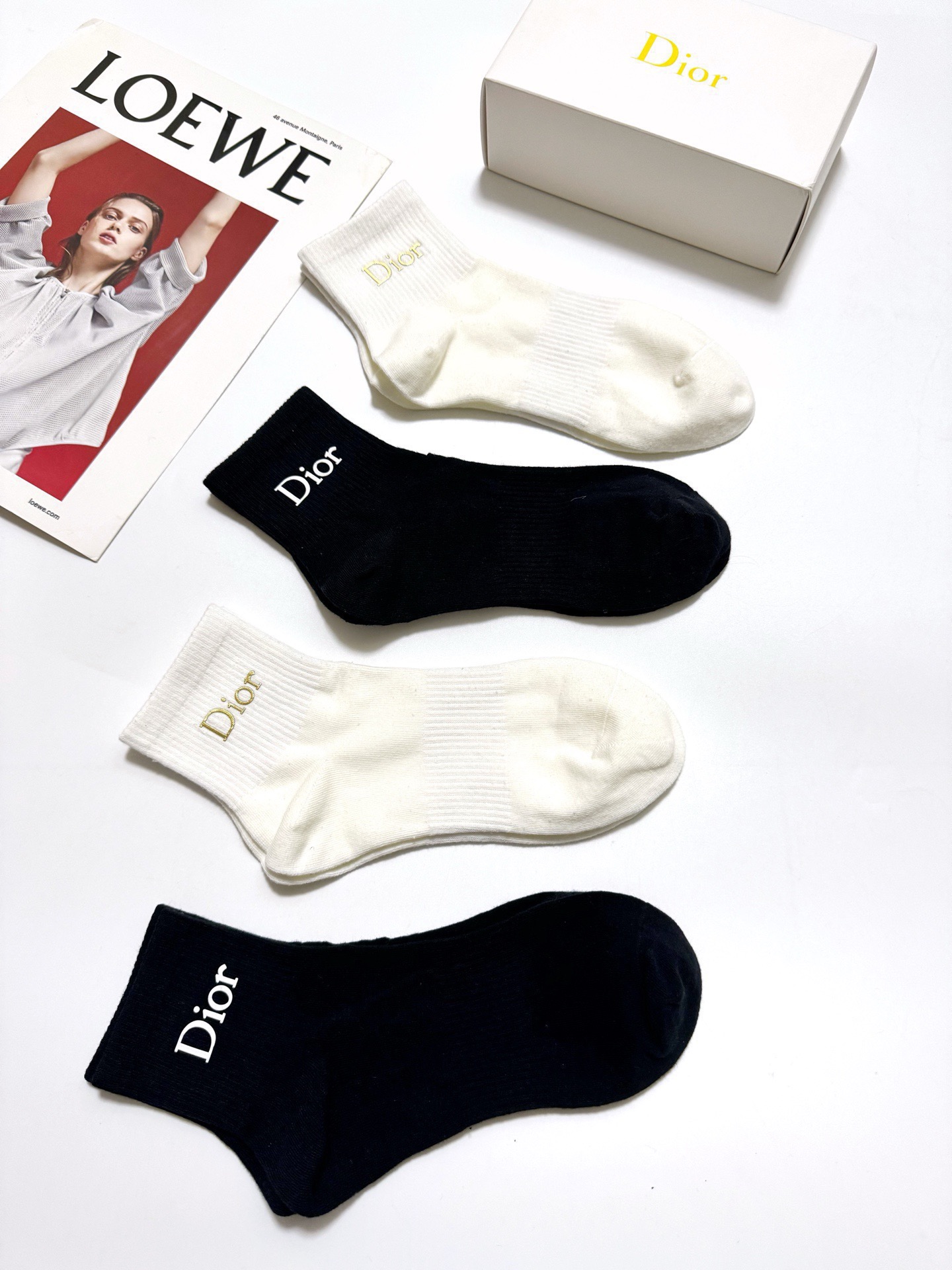 配包装 🌟【一盒4双】 🌟Dior 迪奥 经典字母logo 纯棉短筒袜 经典纯色短袜 🌟ins爆款！专柜在售ing 🌟原