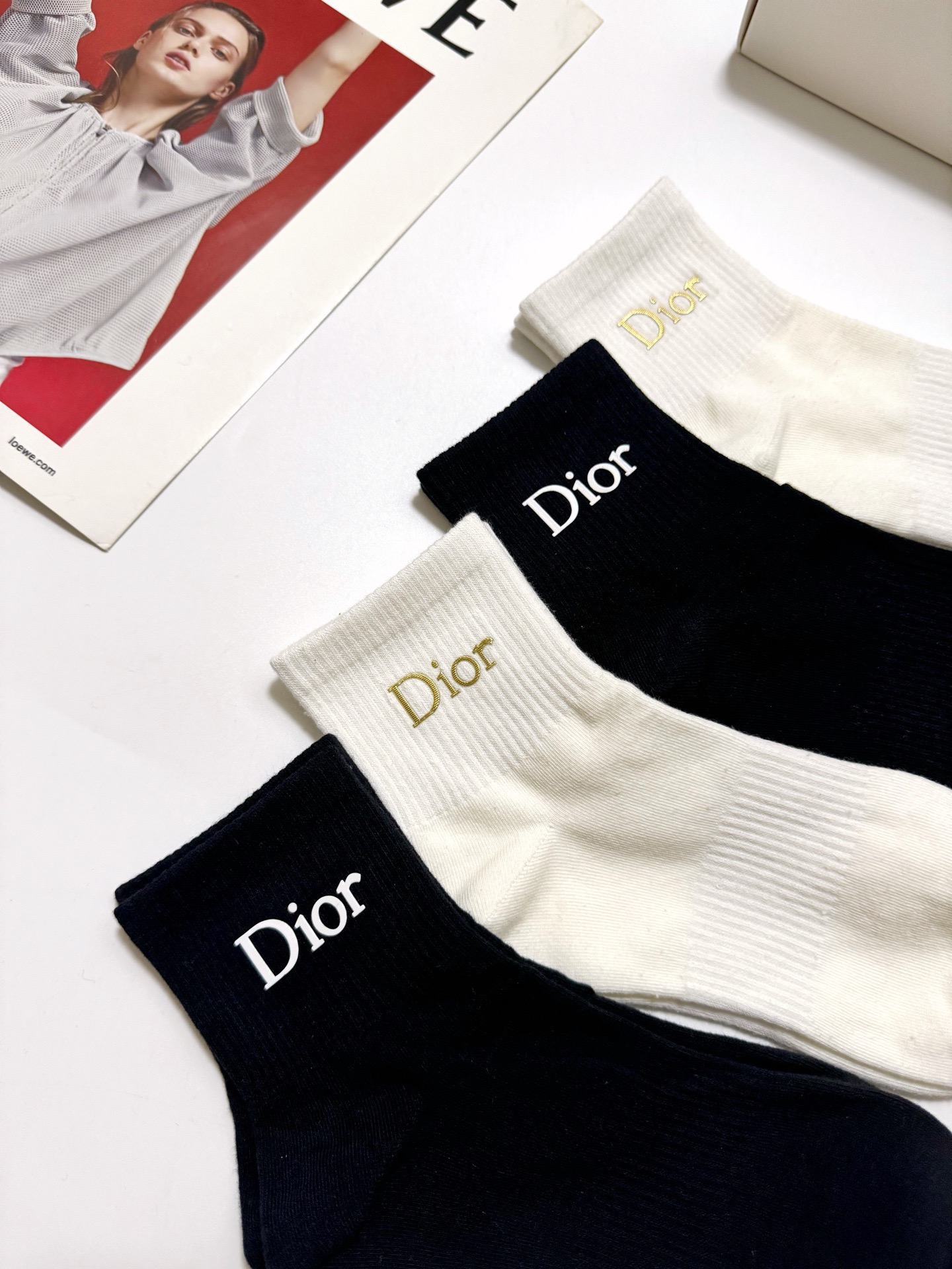 配包装 🌟【一盒4双】 🌟Dior 迪奥 经典字母logo 纯棉短筒袜 经典纯色短袜 🌟ins爆款！专柜在售ing 🌟原