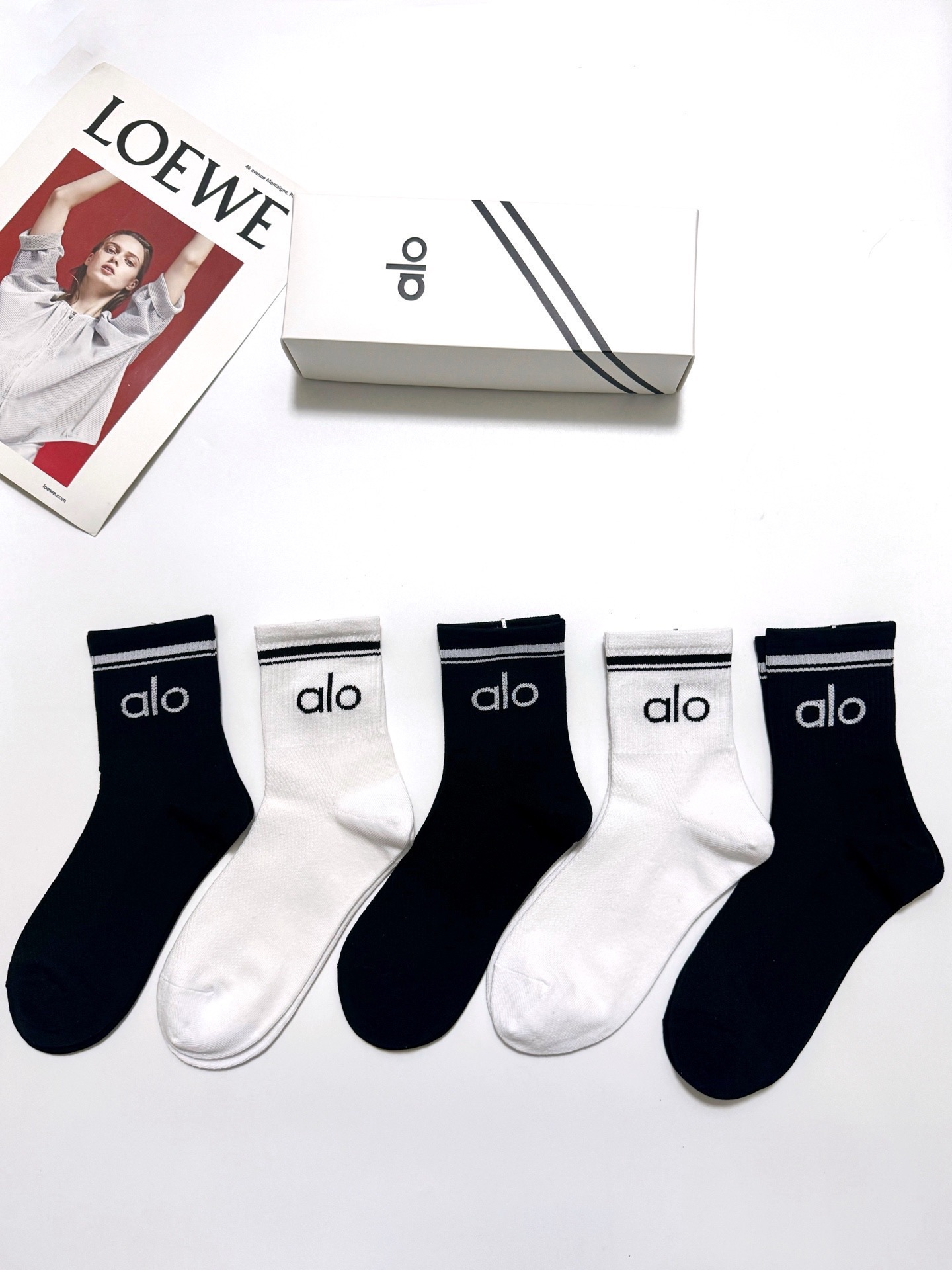 配包装 🌟【一盒5 双】  🌟alo 经典字母logo纯棉短袜 中筒袜 ，  男女同款，ins超火爆红人同款，精美纯棉 