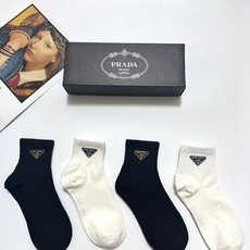 配包装 🌟【一盒4双】 🌟Prada 普拉达 经典字母logo 纯棉中筒袜 经典纯色短袜 🌟ins爆款!专柜在售ing 配包装 🌟【一盒4双】 🌟Prada 普拉达 经典字母logo 纯棉中筒袜 经典纯色短袜 🌟ins爆款!专柜在售ing