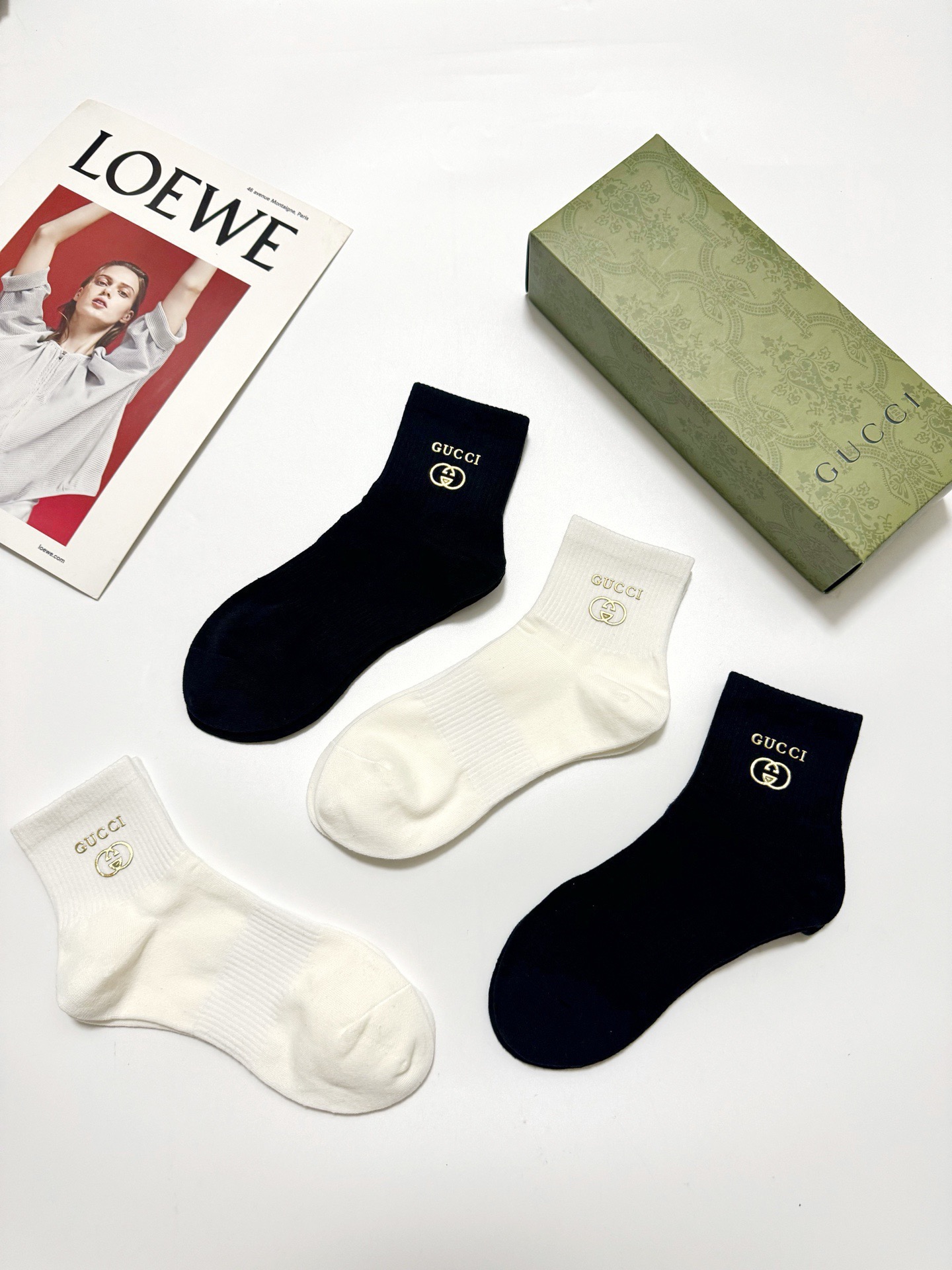 配包装 🌟【一盒4 双】 🌟Gucci 古琦 经典字母logo纯棉中筒袜   🌟ins爆款！专柜在售ing 🌟好看到爆炸