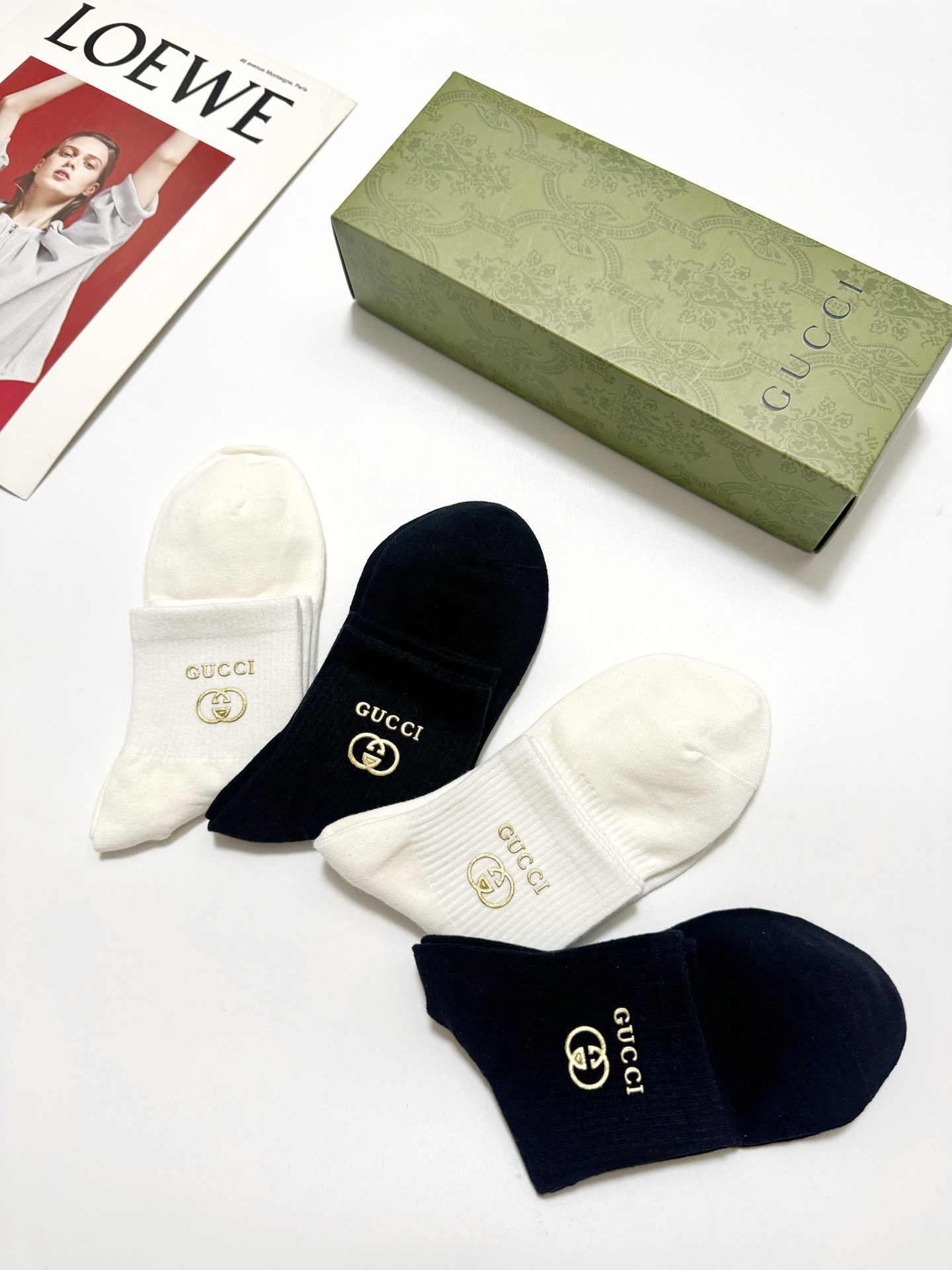 配包装 🌟【一盒4 双】 🌟Gucci 古琦 经典字母logo纯棉中筒袜   🌟ins爆款！专柜在售ing 🌟好看到爆炸