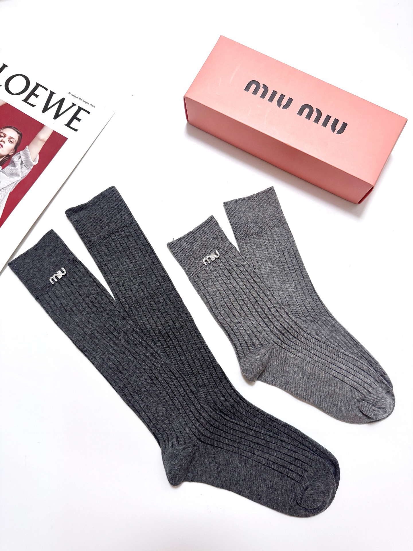 配包装 🌟【一盒2双】 🌟 miumiu 缪缪 经典字母 长筒袜 短筒袜🔥双针针织材质，超完美结合，款式经典，专柜同步发