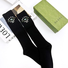 配包装 🌟【一盒一双】 🌟Gucci 古琦 经典字母logo纯棉长筒袜 小腿袜 🌟重工装饰个性时尚 🌟ins爆款!专 配包装 🌟【一盒一双】 🌟Gucci 古琦 经典字母logo纯棉长筒袜 小腿袜 🌟重工装饰个性时尚 🌟ins爆款!专