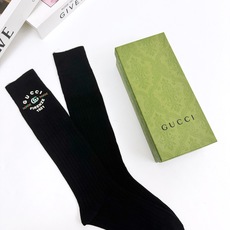 配包装 🌟【一盒一双】 🌟Gucci 古琦 经典字母logo纯棉长筒袜 小腿袜 🌟重工装饰个性时尚 🌟ins爆款!专 配包装 🌟【一盒一双】 🌟Gucci 古琦 经典字母logo纯棉长筒袜 小腿袜 🌟重工装饰个性时尚 🌟ins爆款!专