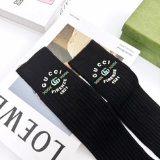 配包装 🌟【一盒一双】 🌟Gucci 古琦 经典字母logo纯棉长筒袜 小腿袜 🌟重工装饰个性时尚 🌟ins爆款!专 配包装 🌟【一盒一双】 🌟Gucci 古琦 经典字母logo纯棉长筒袜 小腿袜 🌟重工装饰个性时尚 🌟ins爆款!专