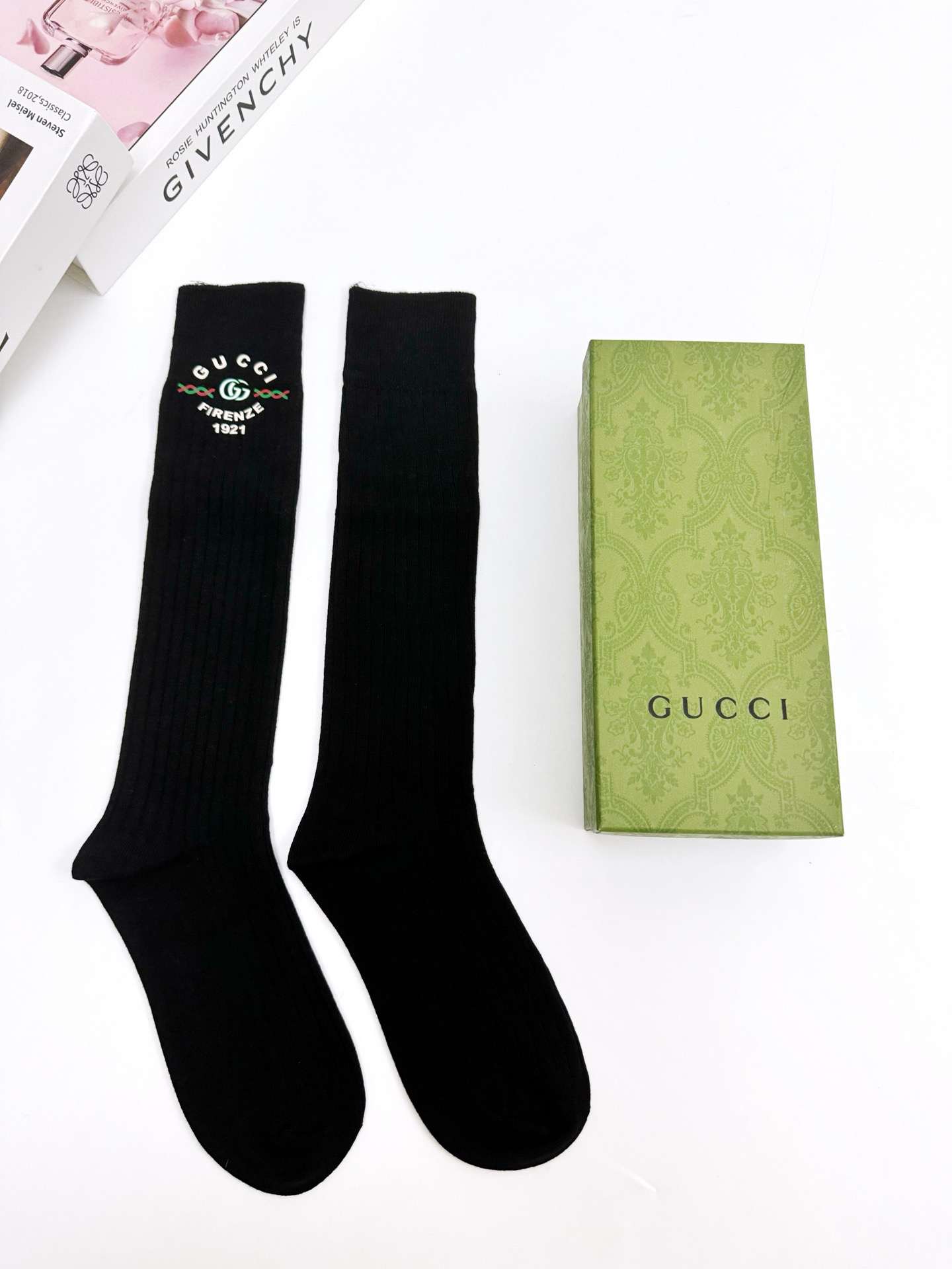 配包装 🌟【一盒一双】 🌟Gucci 古琦 经典字母logo纯棉长筒袜 小腿袜 🌟重工装饰个性时尚 🌟ins爆款!专 配包装 🌟【一盒一双】 🌟Gucci 古琦 经典字母logo纯棉长筒袜 小腿袜 🌟重工装饰个性时尚 🌟ins爆款!专