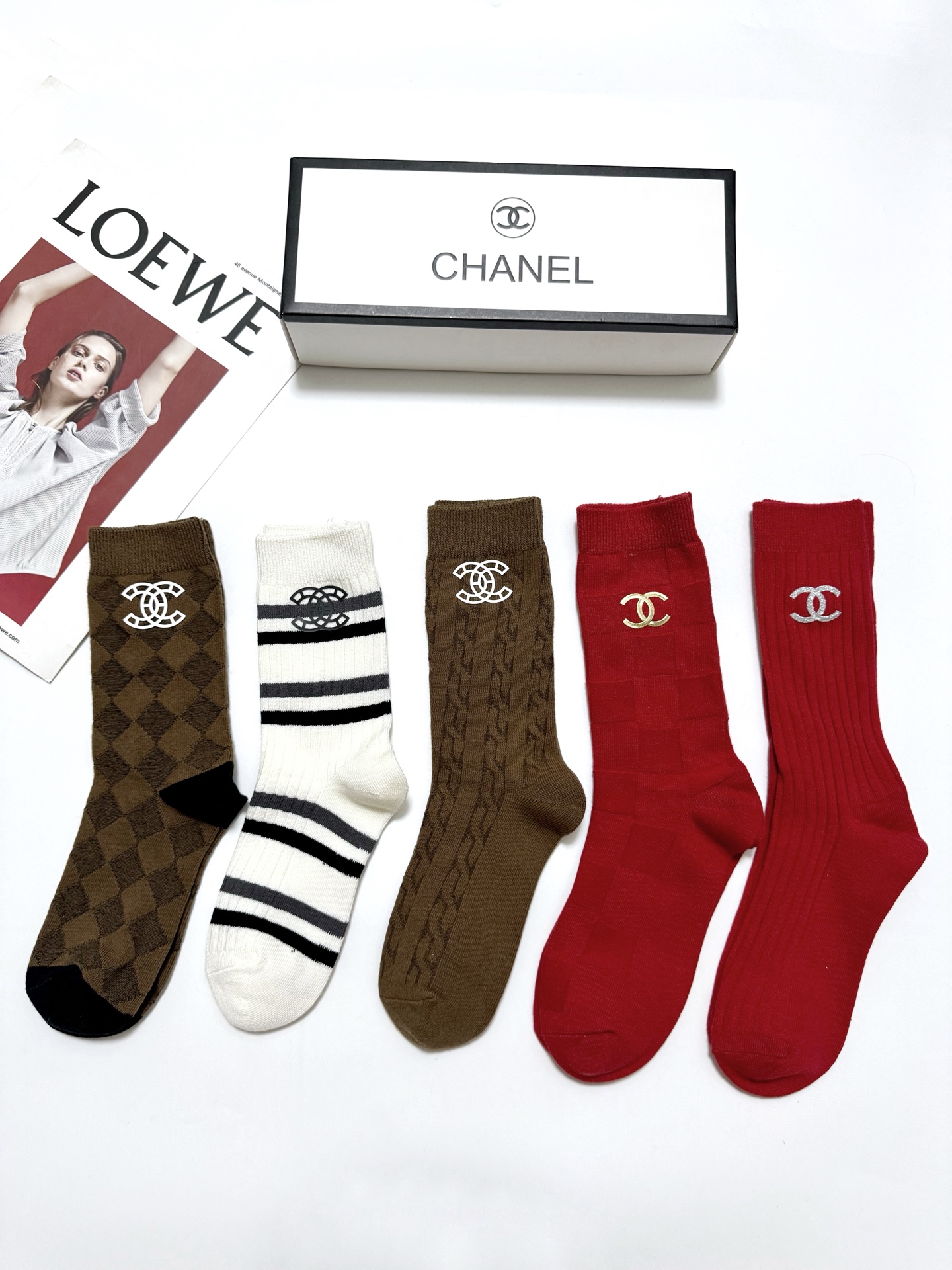 配包装 🌟【一盒5双】 🌟Chanel 香奈儿 经典字母logo纯棉中筒袜   🌟ins爆款！专柜在售ing 🌟好看到爆