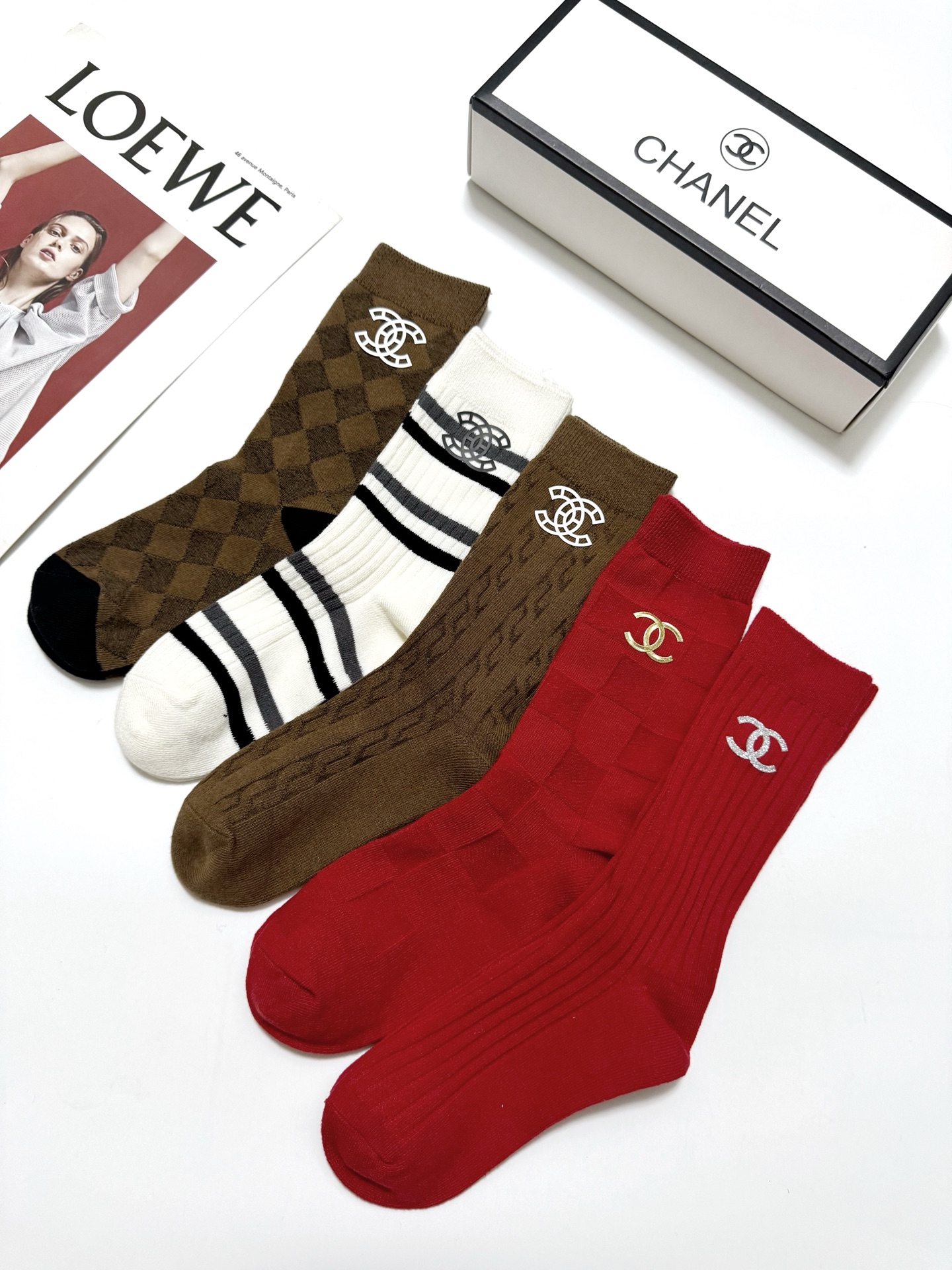 配包装 🌟【一盒5双】 🌟Chanel 香奈儿 经典字母logo纯棉中筒袜   🌟ins爆款！专柜在售ing 🌟好看到爆