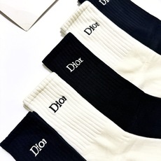 爆款回货 配包装 🌟【一盒5 双】 🌟Dior 迪奥 经典刺绣字母logo 纯棉中筒袜 ,ins超火爆小腿袜,纯 爆款回货 配包装 🌟【一盒5 双】 🌟Dior 迪奥 经典刺绣字母logo 纯棉中筒袜 ,ins超火爆小腿袜,纯