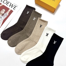 配包装 🌟【一盒5 双】 🌟LV 路易威登 经典刺绣字母logo 纯棉中筒袜 ,ins超火爆小腿袜,纯棉面料,潮人 配包装 🌟【一盒5 双】 🌟LV 路易威登 经典刺绣字母logo 纯棉中筒袜 ,ins超火爆小腿袜,纯棉面料,潮人