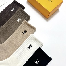 配包装 🌟【一盒5 双】 🌟LV 路易威登 经典刺绣字母logo 纯棉中筒袜 ,ins超火爆小腿袜,纯棉面料,潮人 配包装 🌟【一盒5 双】 🌟LV 路易威登 经典刺绣字母logo 纯棉中筒袜 ,ins超火爆小腿袜,纯棉面料,潮人