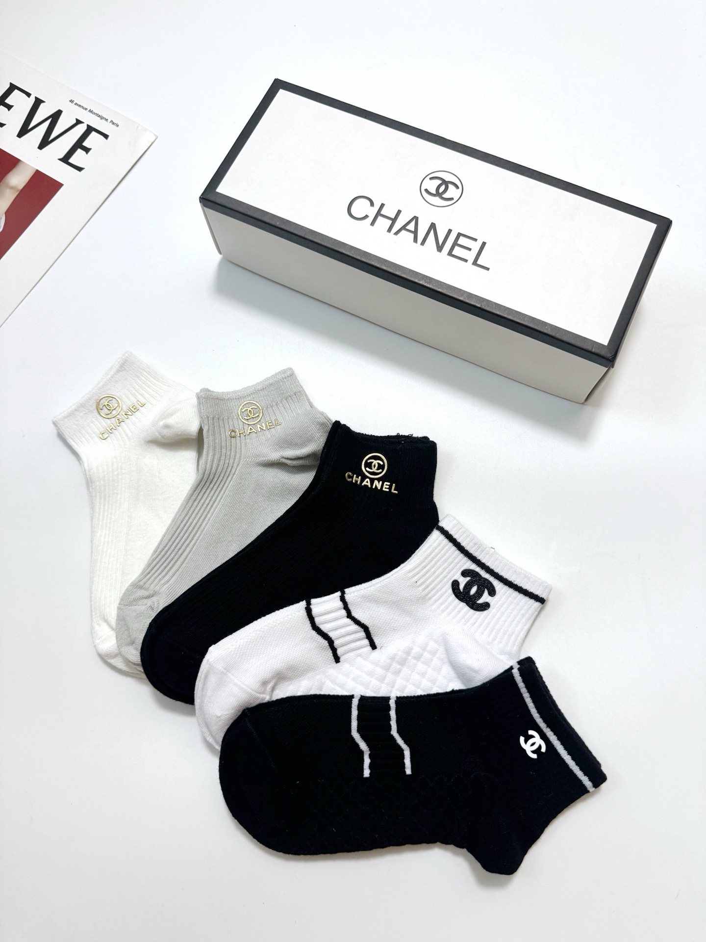 配包装 🌟【一盒5双】 🌟Chanel 香奈儿 经典字母logo 纯棉短筒袜 ,ins超火爆 纯棉面料,潮人必备 配包装 🌟【一盒5双】 🌟Chanel 香奈儿 经典字母logo 纯棉短筒袜 ,ins超火爆 纯棉面料,潮人必备