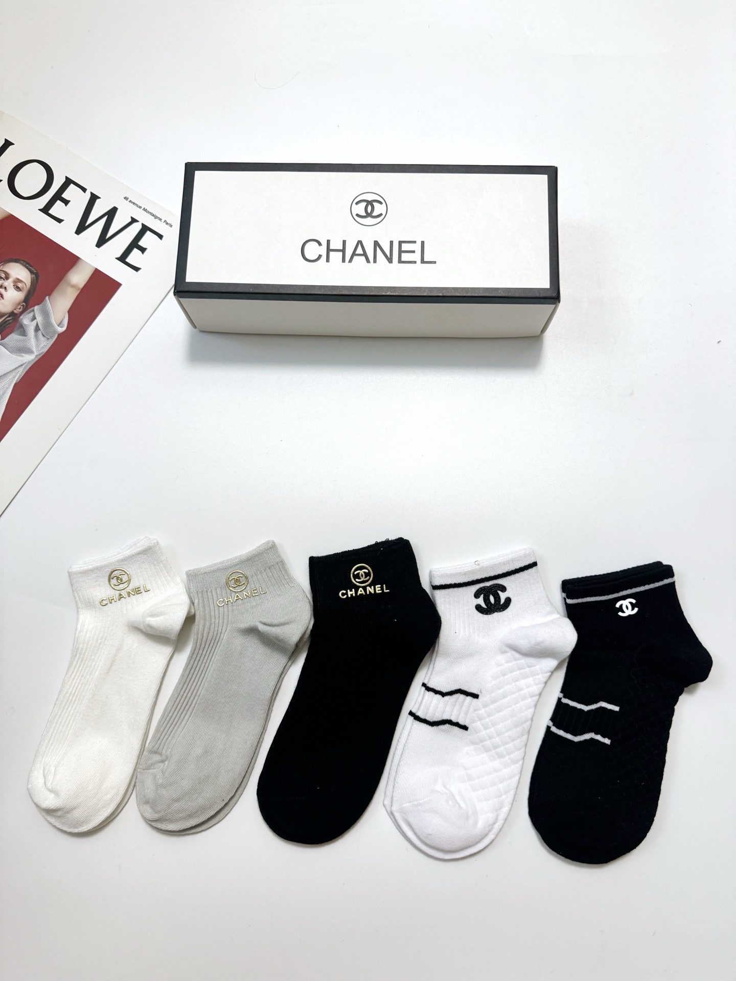 配包装 🌟【一盒5双】 🌟Chanel 香奈儿 经典字母logo 纯棉短筒袜 ,ins超火爆 纯棉面料,潮人必备 配包装 🌟【一盒5双】 🌟Chanel 香奈儿 经典字母logo 纯棉短筒袜 ,ins超火爆 纯棉面料,潮人必备