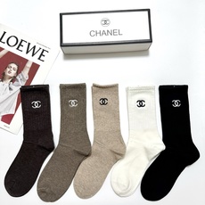 配包装 🌟【一盒5 双】 🌟Chanel 香奈儿 经典刺绣字母logo 纯棉中筒袜 ,ins超火爆小腿袜,纯棉面料 配包装 🌟【一盒5 双】 🌟Chanel 香奈儿 经典刺绣字母logo 纯棉中筒袜 ,ins超火爆小腿袜,纯棉面料