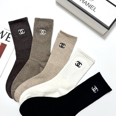 配包装 🌟【一盒5 双】 🌟Chanel 香奈儿 经典刺绣字母logo 纯棉中筒袜 ,ins超火爆小腿袜,纯棉面料 配包装 🌟【一盒5 双】 🌟Chanel 香奈儿 经典刺绣字母logo 纯棉中筒袜 ,ins超火爆小腿袜,纯棉面料