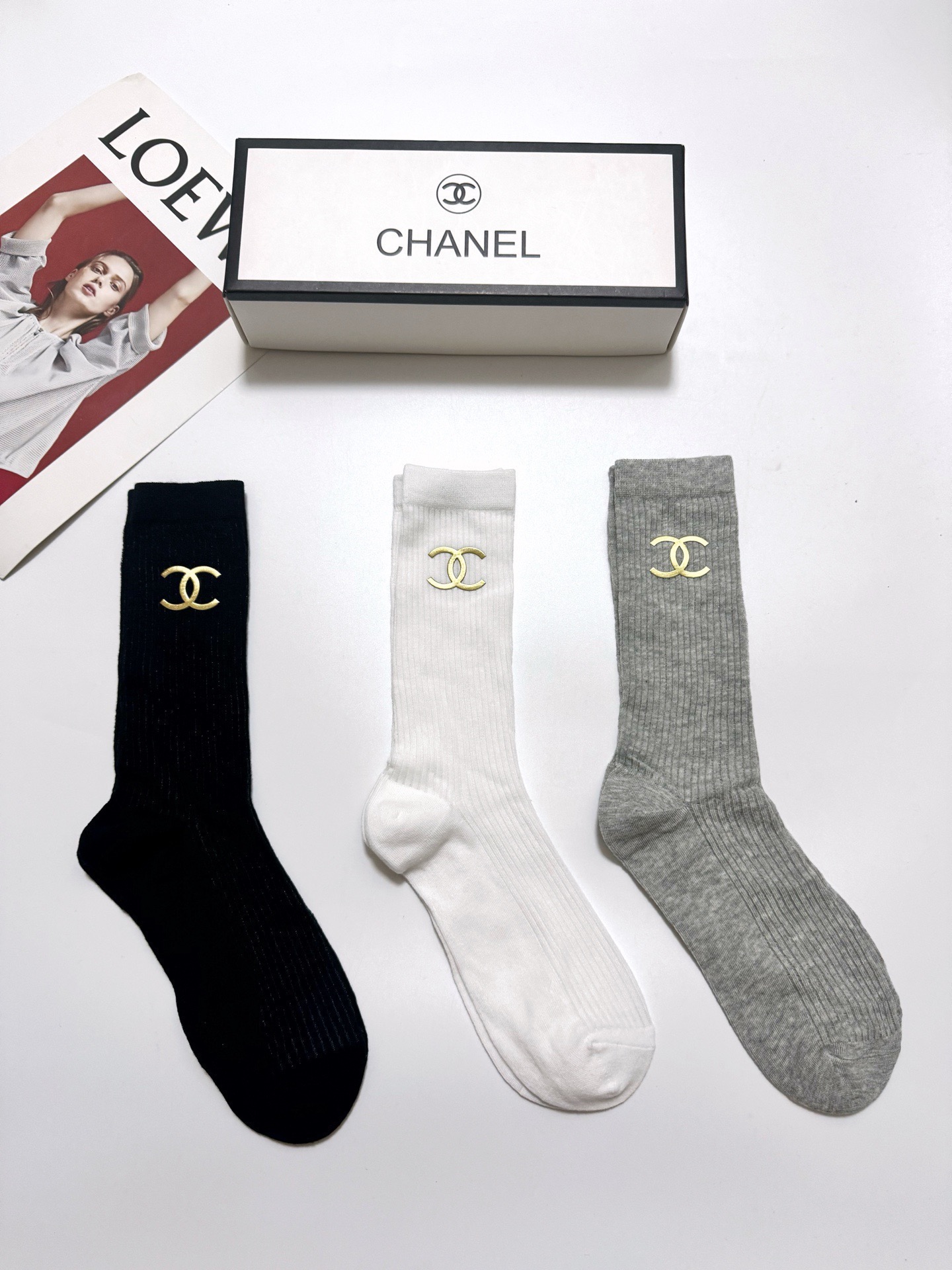 配包装 🌟【一盒3 双】  🌟Chanel 香奈儿 经典字母logo 超薄透气中筒袜 ，ins超火爆空调袜，潮人必备 ，