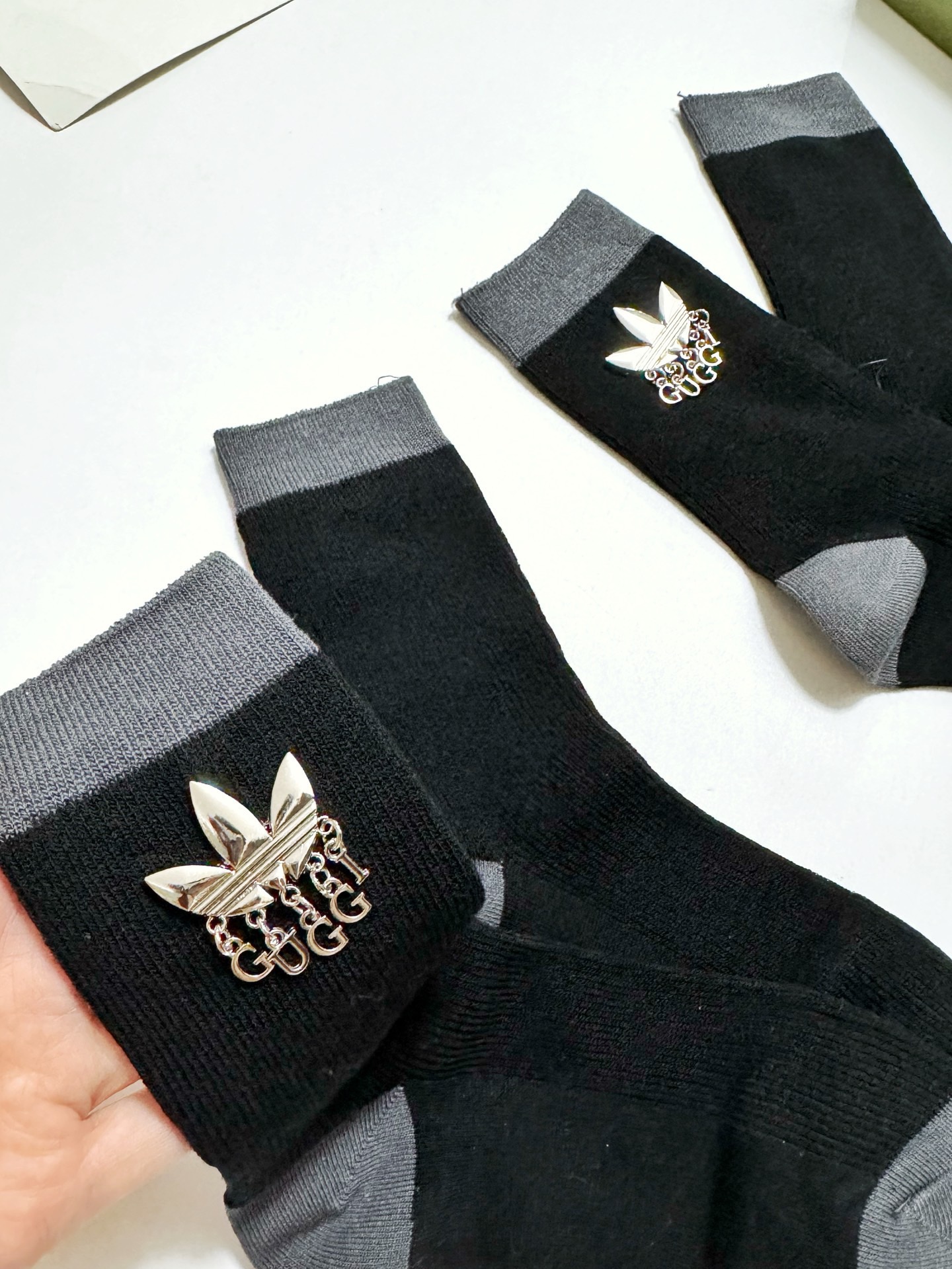 配包装 🌟【一盒2 双】  🌟Gucci 古琦  经典字母logo 纯棉中筒袜   ，ins超火爆短袜，纯棉面料，潮人必